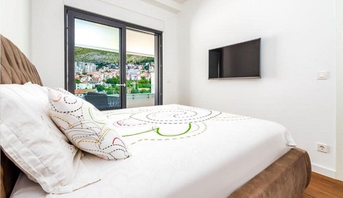 Apartment (One Bedroom Apartment with Balcony)