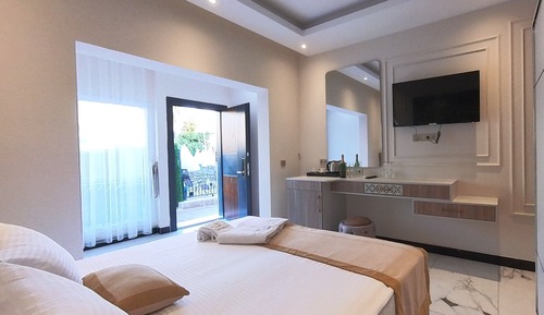 Family Suite Havuz Manzarali
