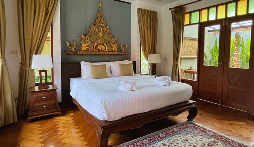 Comfort Villa, 1 King Bed, Kitchenette, Pool View