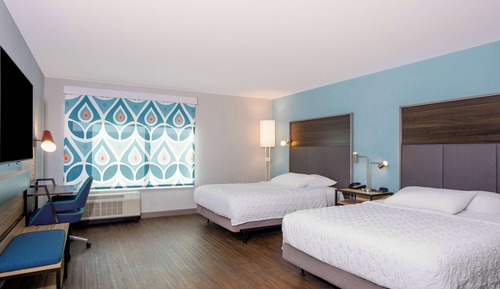 Room, 2 Queen Beds, Accessible (Roll-In Shower)