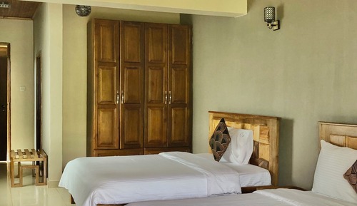 Executive Twin Room, 1 Bedroom, Partial Lake View, Executive Level