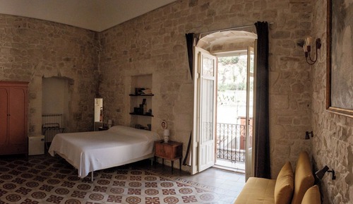 Panoramic Room, City View