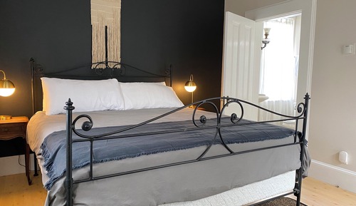 Romantic Room, 1 King Bed, Garden View (Pet Friendly)