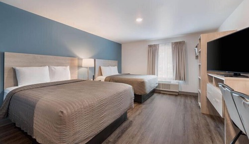 QUEEN SUITE TWO QUEEN BEDS W DISHWASHER (DISHES/COOKWARE INCLUDED)