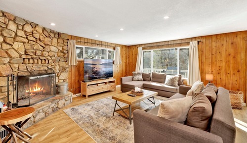 Cabin, Multiple Beds, Hot Tub, Mountain View (1993)