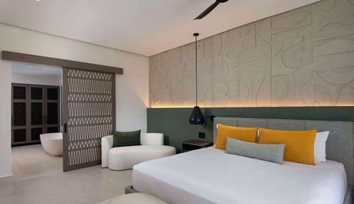 Suite, 1 Bedroom (Club Azure, Tropical View, King)