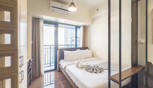 Royal Condo, 1 Queen Bed with Sofa bed, Balcony