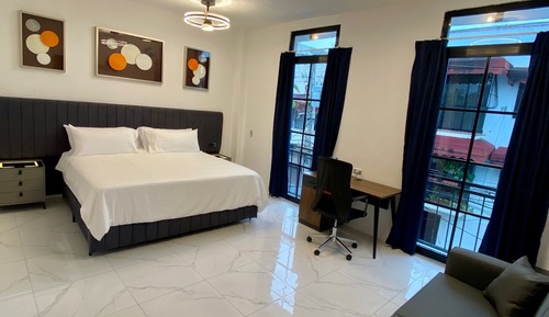 Junior Room, City View