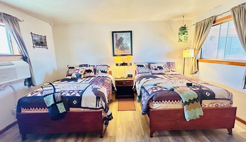 Suite #5, Deluxe Studio Suite, 2 Queen Beds, Kitchenette, Ground Floor