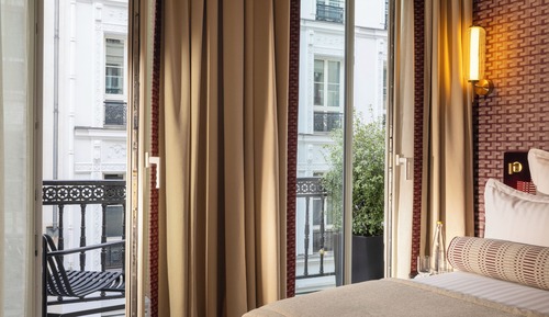 Deluxe Room, Balcony