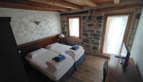 Deluxe Room, 1 Bedroom, Refrigerator, Garden View