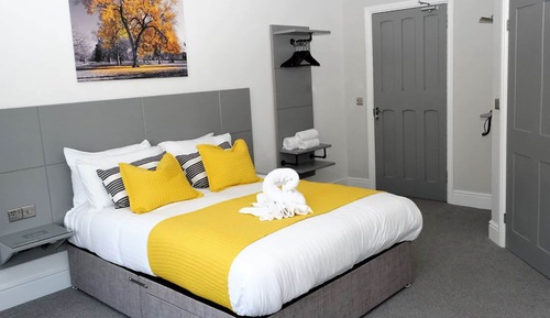 Superior Room, 1 King Bed, Courtyard View, Sea Facing