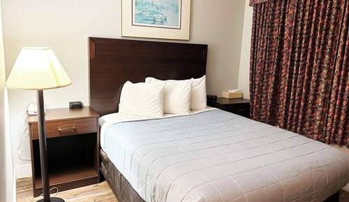 1 Queen Bed Accessible Non-Smoking