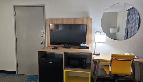 Room, 1 Queen Bed, Accessible, Non Smoking (Mobility, Roll-in Shower)