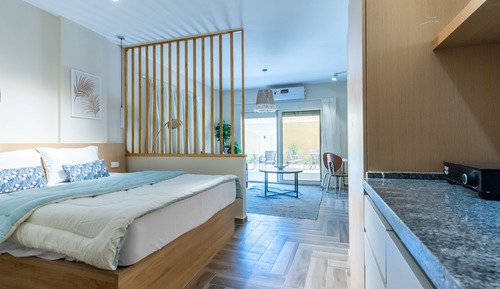Signature Studio, 1 Queen Bed