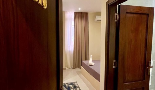 City Single Room, City View