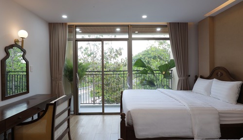 Deluxe Quadruple Room, City View