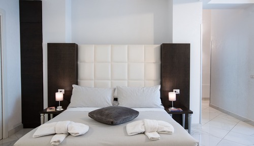 Executive Suite, 1 Queen Bed with Sofa bed, Terrace, Courtyard View