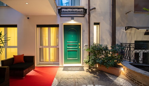 Standard Suite, Courtyard View