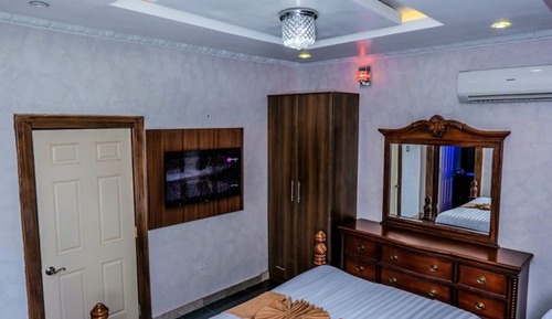 Signature Suite