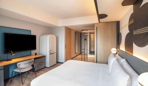 King Canopy Room