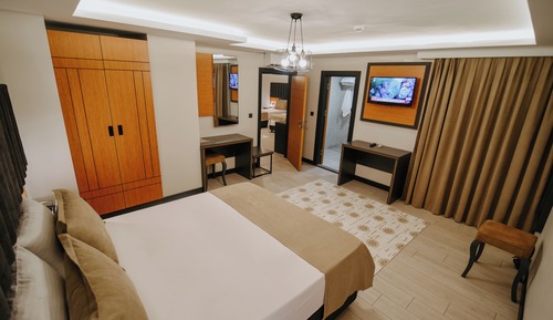 Comfort Room, 2 Bedrooms