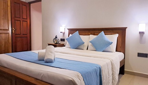Standard Double Room, 1 King Bed, Mountain View