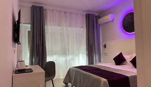 Design Double Room, 1 Queen Bed, Non Smoking, Private Bathroom