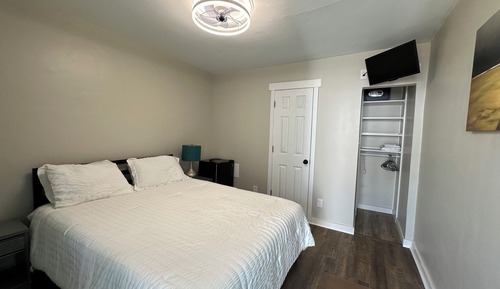 Classic Single Room, 1 Queen Bed, Private Bathroom, Courtyard View