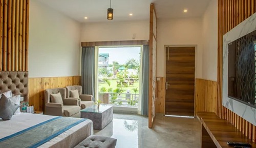 Countryard Suites