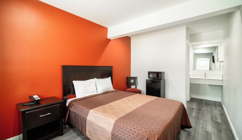 Basic Single Room, 1 Queen Bed