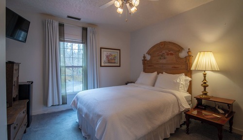 The Inn - Upstairs Queen Room, Refrigerator
