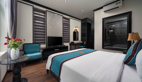 Deluxe Double Room, Bathtub