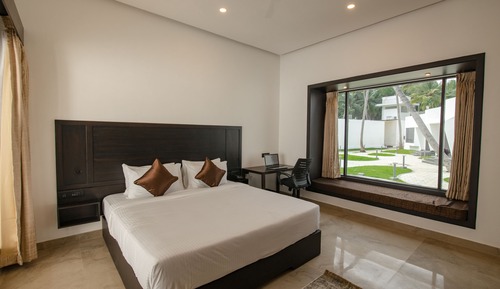Villa, 1 King Bed, Smoking, Pool View