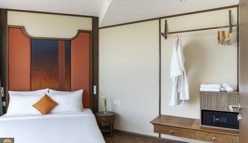 Panoramic Room