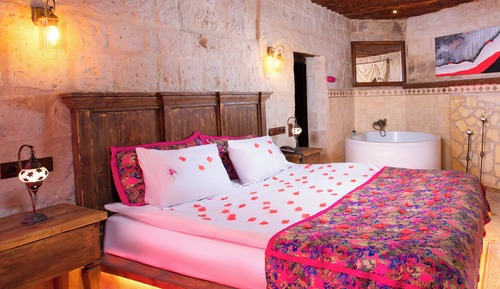 Fuchsia Honeymoon Suite