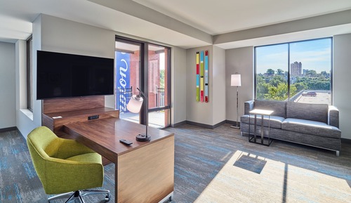 Studio, 1 King Bed, Refrigerator & Microwave (Wet bar)