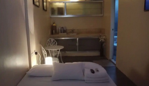Honeymoon Suite