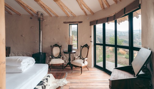Room (Pirca)