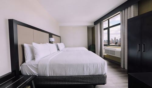 Standard Room, 1 King Bed (NYC Skyline View)
