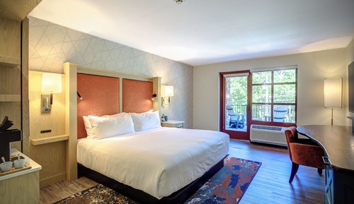 Deluxe Room, 1 King Bed, Balcony, City View