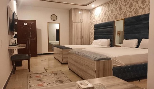 Deluxe Suite