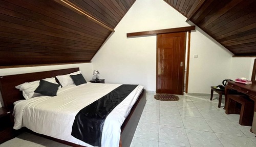 Deluxe Studio