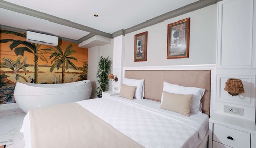 Deluxe Room, Pool View