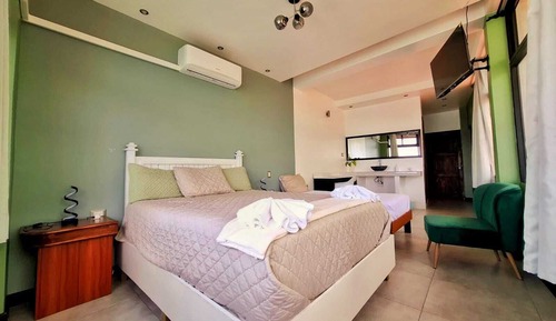 Premium Triple Room, Partial Lake View