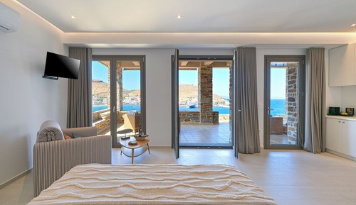 King Suite with Sea View and Hot Tub