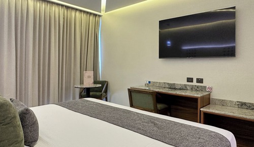Standard Room, 1 King Bed
