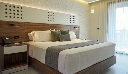 Standard Room, 1 King Bed, Balcony