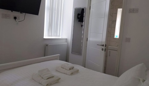 Double Room (Room 4)