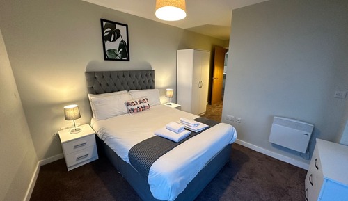 Two Bedroom Balcony Apartment Sleeps 5
